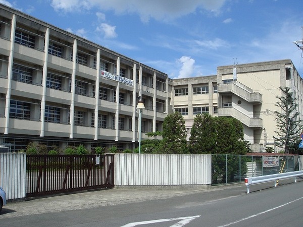 長岡京市久貝2丁目の土地(長岡京市立長岡第三中学校)