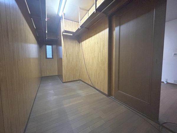 京都市西京区御陵大枝山町6丁目の中古一戸建て(収納)