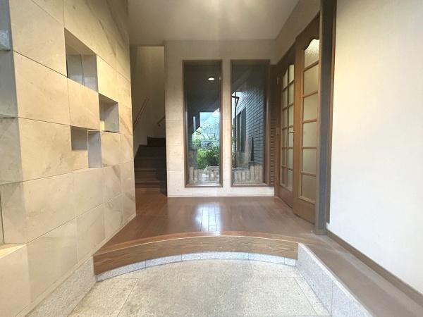 京都市西京区御陵大枝山町6丁目の中古一戸建て(玄関)