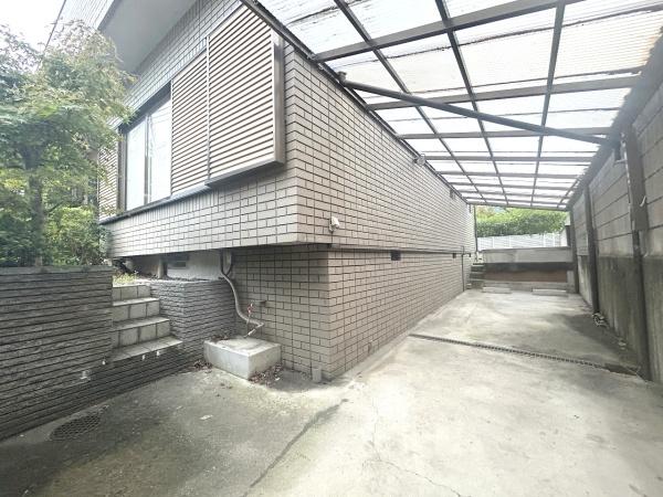 京都市西京区御陵大枝山町6丁目の中古一戸建て(駐車場)