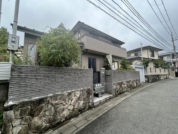 京都市西京区御陵大枝山町6丁目の中古一戸建て(前面道路含む現地写真)