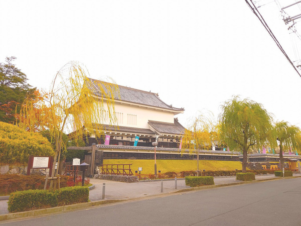 長岡京市城の里の店舗(勝竜寺城公園)