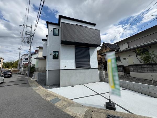 長岡京市奥海印寺東山の新築一戸建(前面道路含む現地写真)
