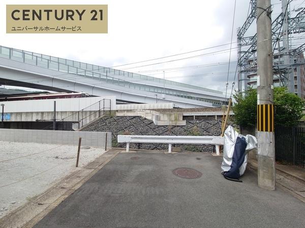 長岡京市友岡4丁目の土地(前面道路含む現地写真)