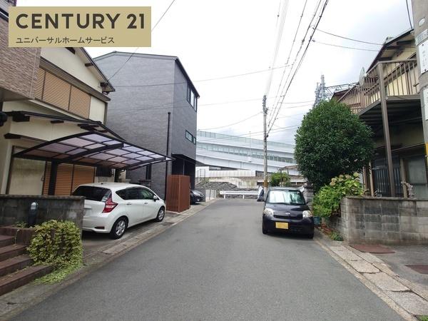 長岡京市友岡4丁目の土地(前面道路含む現地写真)