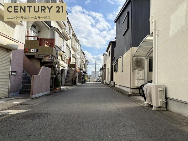 長岡京市神足木寺町の中古一戸建て(前面道路含む現地写真)