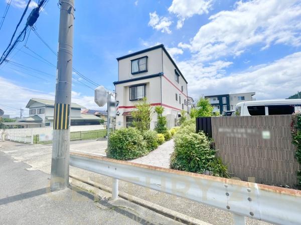 乙訓郡大山崎町字円明寺小字横林の店舗付住宅