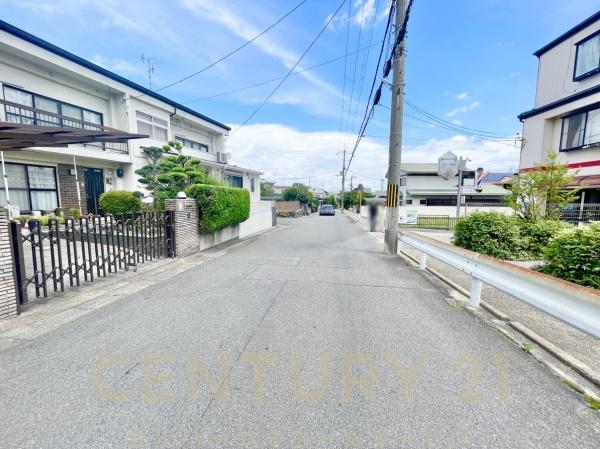 乙訓郡大山崎町字円明寺小字横林の店舗付住宅