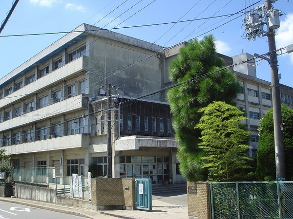 長岡京市今里更ノ町の土地(長岡京市立長岡第二中学校)