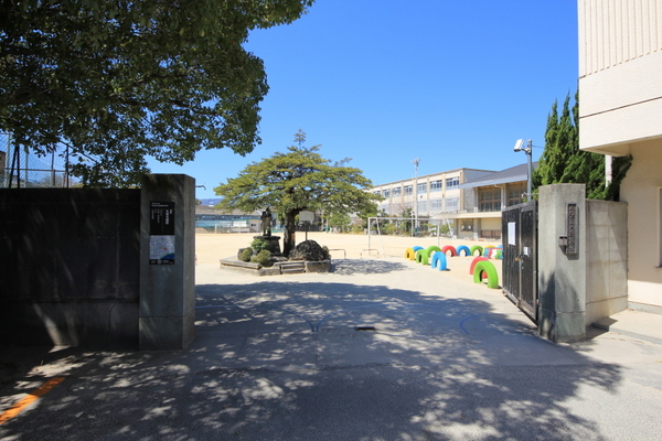 京都市南区久世築山町の土地(京都市立大藪小学校)