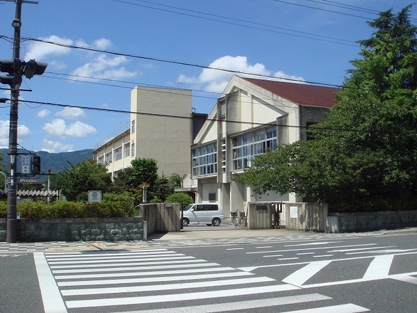 長岡京市開田1丁目の土地(長岡京市立神足小学校)
