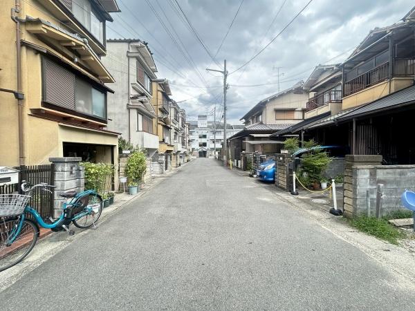 向日市物集女町五ノ坪の新築一戸建(前面道路含む現地写真)