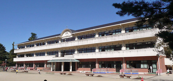 南丹市園部町上木崎町岩崎の土地(南丹市立園部小学校)