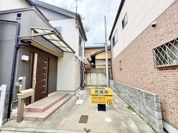 京都市南区上鳥羽南中ノ坪町の中古一戸建て