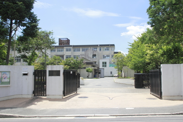 境谷西第2住宅17号棟(京都市立境谷小学校)