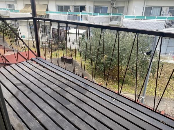 京都市右京区西京極徳大寺団子田町の中古一戸建て(バルコニー)