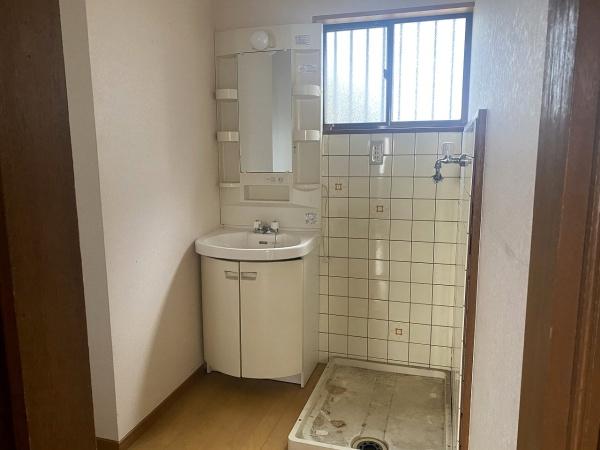 京都市右京区西京極徳大寺団子田町の中古一戸建て(洗面台・洗面所)