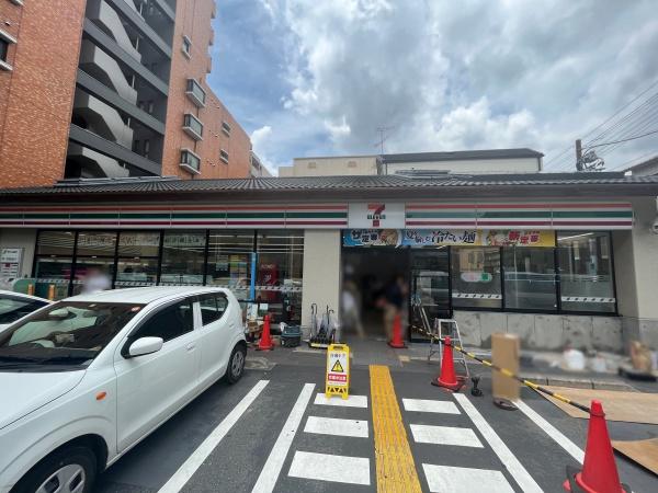 サンマンション丸太町(セブンイレブン京都出世稲荷前店)