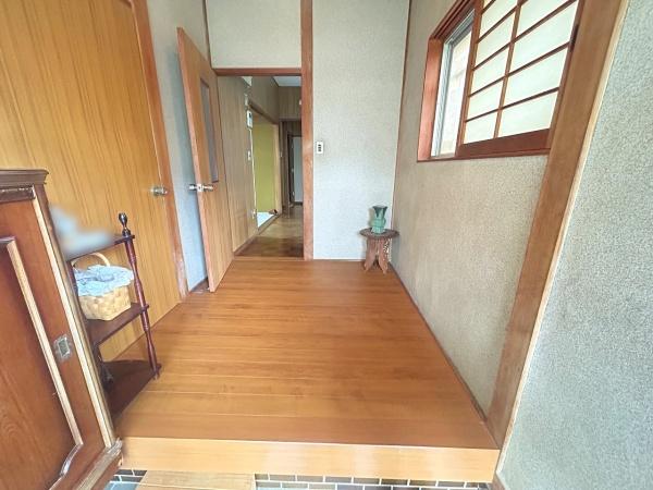 向日市寺戸町西垣内の中古一戸建て(玄関)