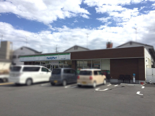 桂グリーンマンション(ファミリーマート下津林芝ノ宮町店)