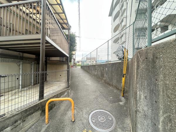 京都市西京区大原野上里南ノ町の中古一戸建て(前面道路含む現地写真)
