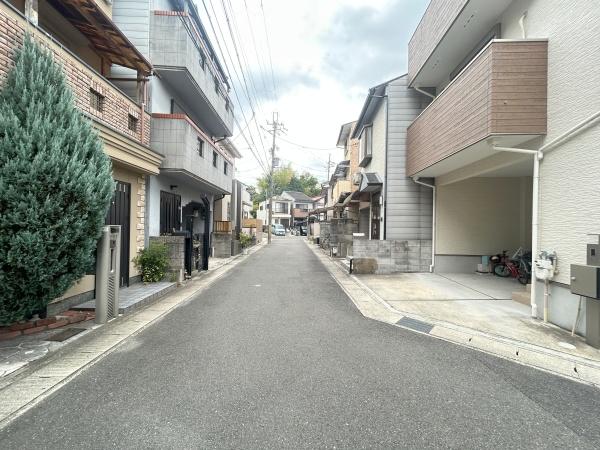 京都市西京区大原野上里南ノ町の中古一戸建て(前面道路含む現地写真)