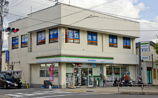 境谷西第2住宅団地4号棟(ファミリーマート洛西新林本通店)