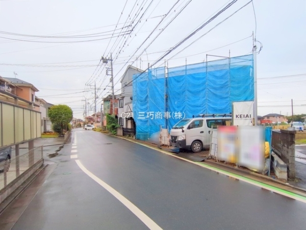 所沢市三ケ島5丁目の新築一戸建(前面道路含む現地写真)