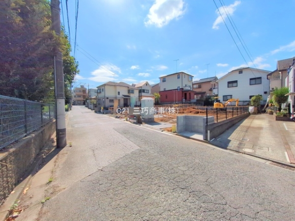 所沢市東所沢3丁目の新築一戸建(前面道路含む現地写真)