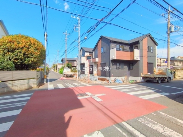 所沢市緑町4丁目の新築一戸建(前面道路含む現地写真)