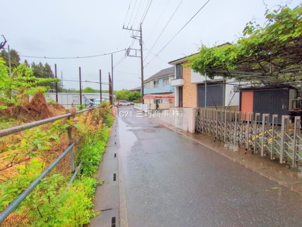 所沢市中富南1丁目の新築一戸建(前面道路含む現地写真)