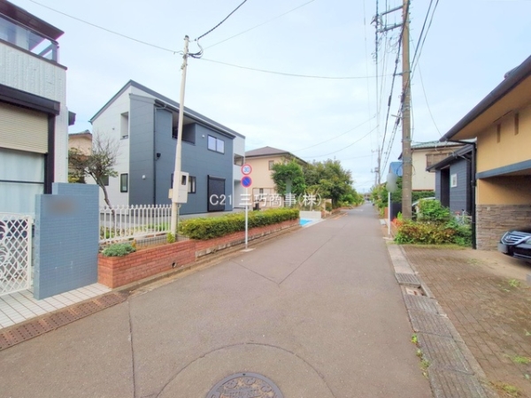 所沢市大字北岩岡の新築一戸建(前面道路含む現地写真)