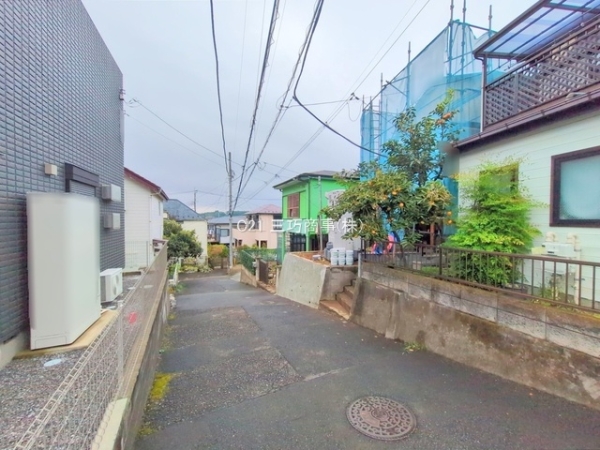 所沢市大字北秋津の新築一戸建(前面道路含む現地写真)