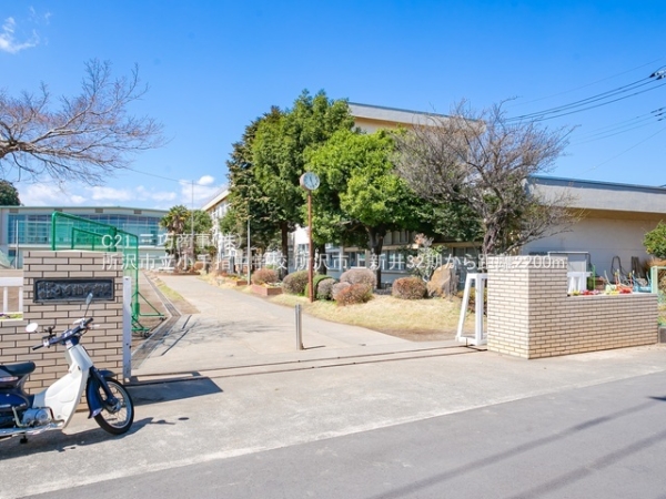 所沢市上新井４丁目の新築一戸建(所沢市立小手指中学校)