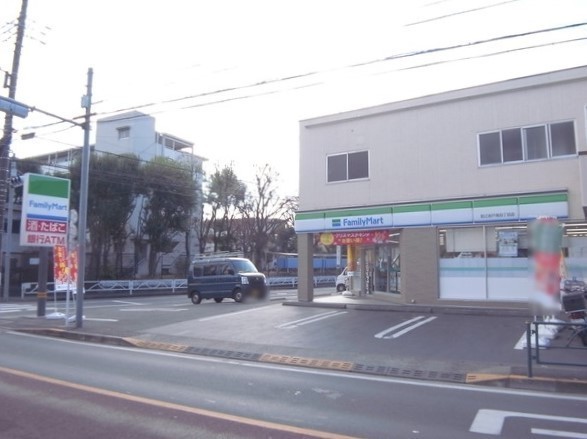 世田谷区喜多見１丁目の新築一戸建(ファミリーマート狛江岩戸南四丁目店)