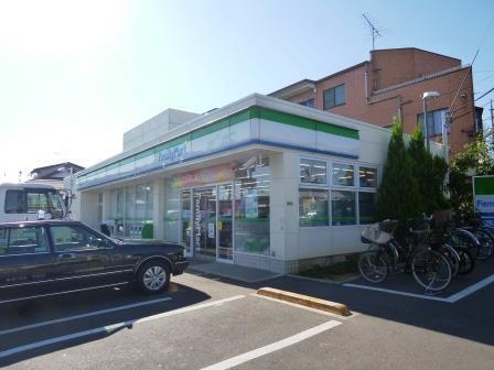 成城アンバサダー(ファミリーマート世田谷成城通り店)