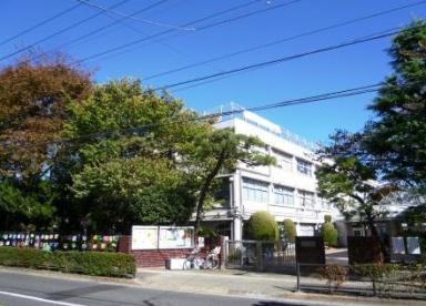 ライオンズマンション馬事公苑第２(世田谷区立松丘小学校)