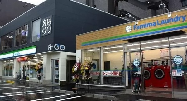 グランイーグル多摩川スカイフロント(ファミリーマート仲六郷第一京浜店)