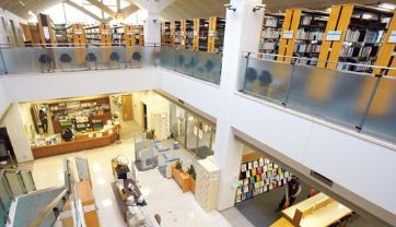 ルネたまプラーザ(田園調布学園大学図書館)