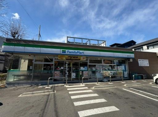 ドメス新百合ヶ丘(ファミリーマート金程住宅店)