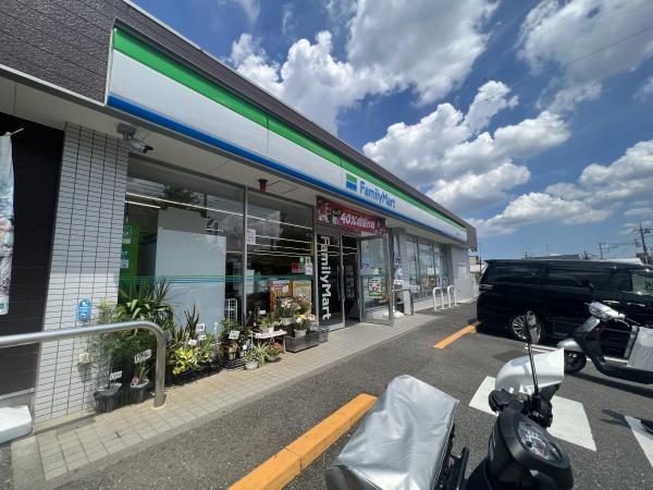 宮前平グリーンハイツ３７号棟(ファミリーマート川崎宮前南平台店)