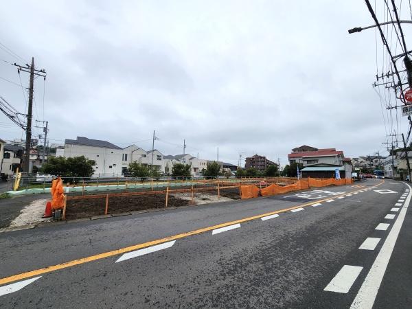 川崎市宮前区南野川新地子戸建3号棟(GC)(前面道路含む現地写真)