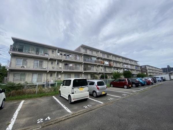 天王台ファミールハイツ2号棟(駐車場)