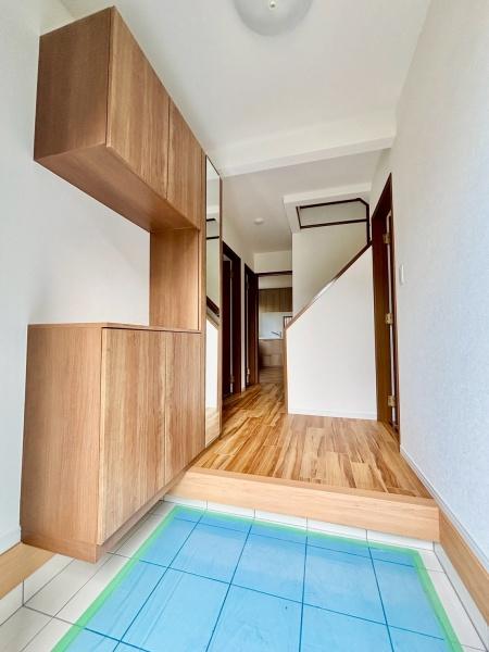 松戸市松飛台の中古一戸建て(玄関)