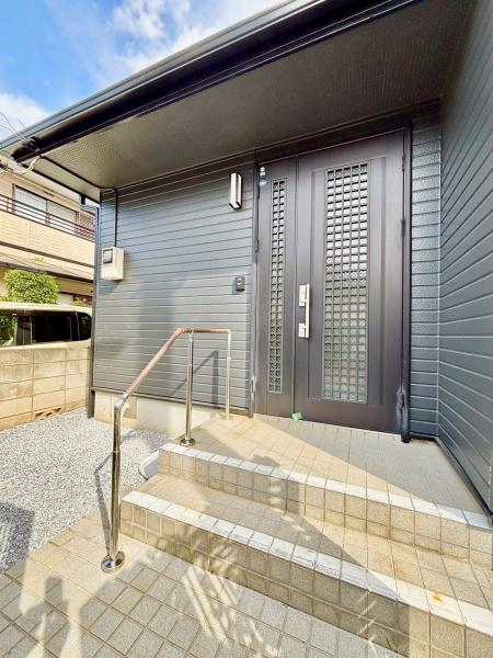 松戸市松飛台の中古一戸建て(玄関)