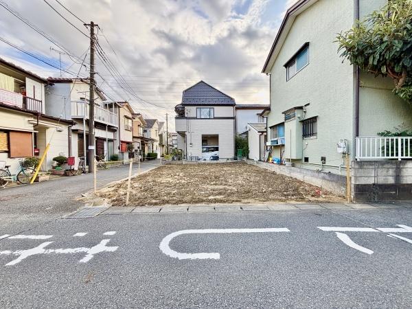 松戸市西馬橋2丁目の新築一戸建(前面道路含む現地写真)