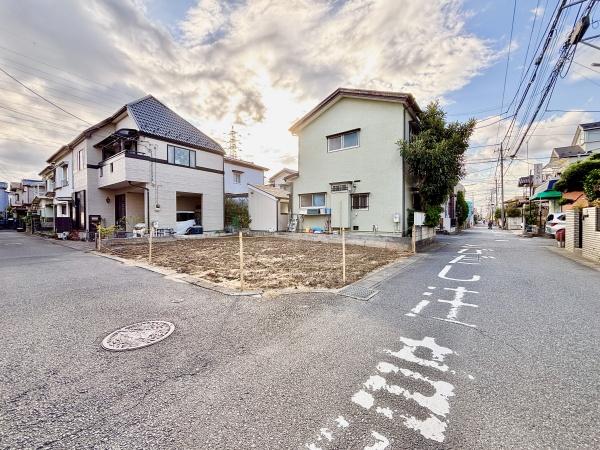 松戸市西馬橋2丁目の新築一戸建(前面道路含む現地写真)