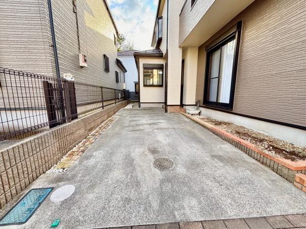 松戸市河原塚の中古一戸建て(駐車場)
