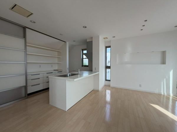 鎌倉市七里ガ浜東２丁目の中古一戸建