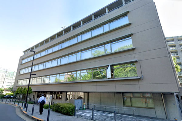 パークノヴァ神宮前(渋谷区立中央図書館)